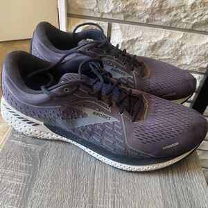 Men’s Brooks shoes size 12